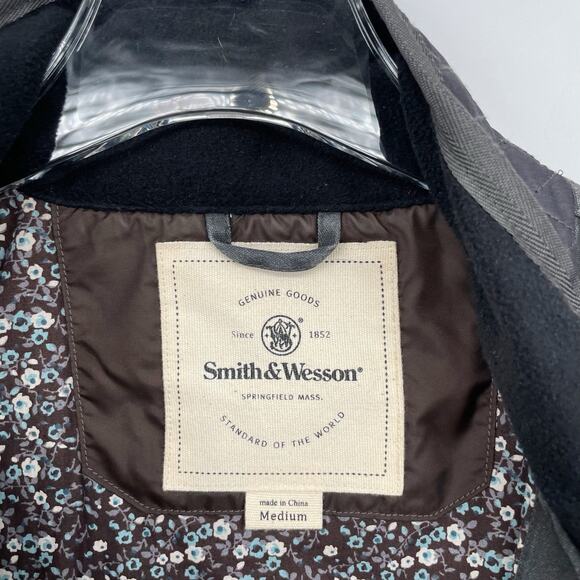 Smith & Wesson Women’s Conceal Carry Range Tracking Jacket Quilted Medium Gun - Picture 2 of 12